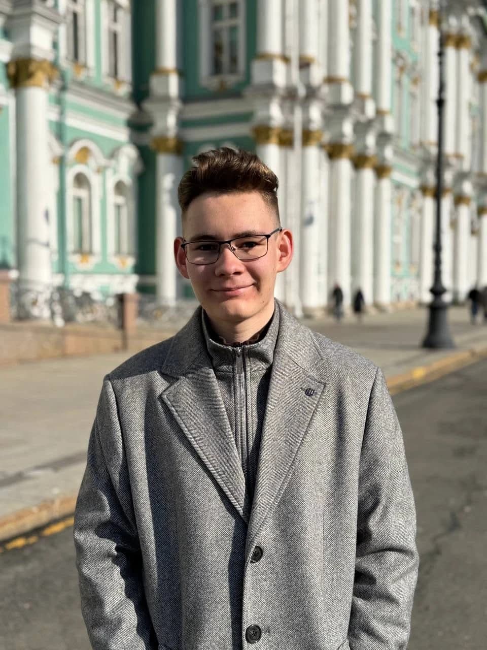 Эмир на Дворцовой площади в Санкт-Петербурге